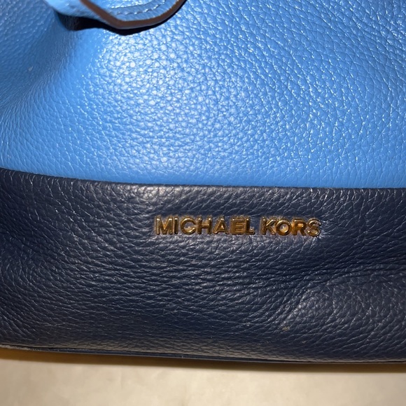 Micheal Kors Medium Drawstring Bag - Picture 2 of 5